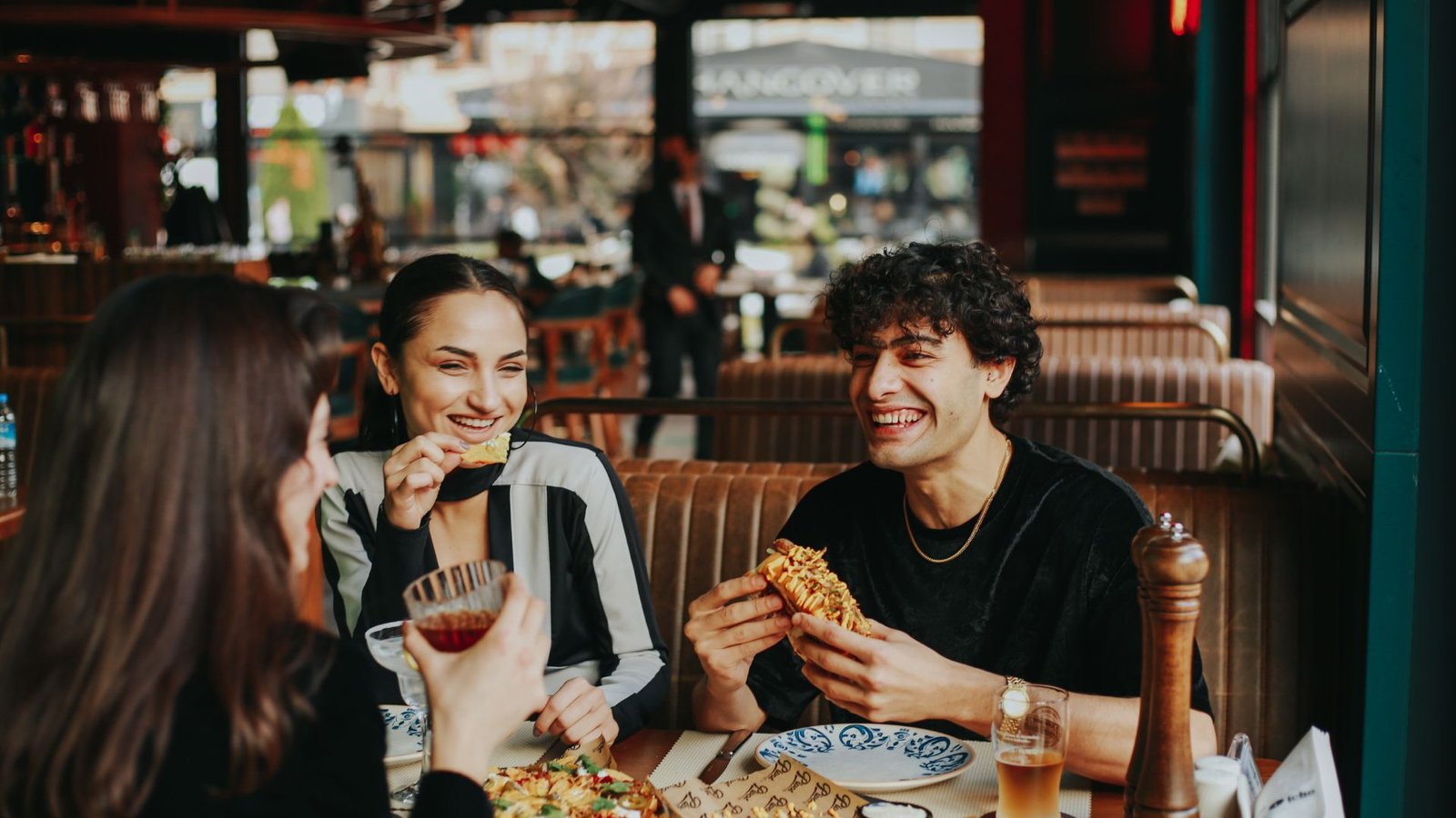 Descubra como captar clientes em micro-momentos com estratégias de marketing digital eficazes para restaurantes e aumente suas vendas!