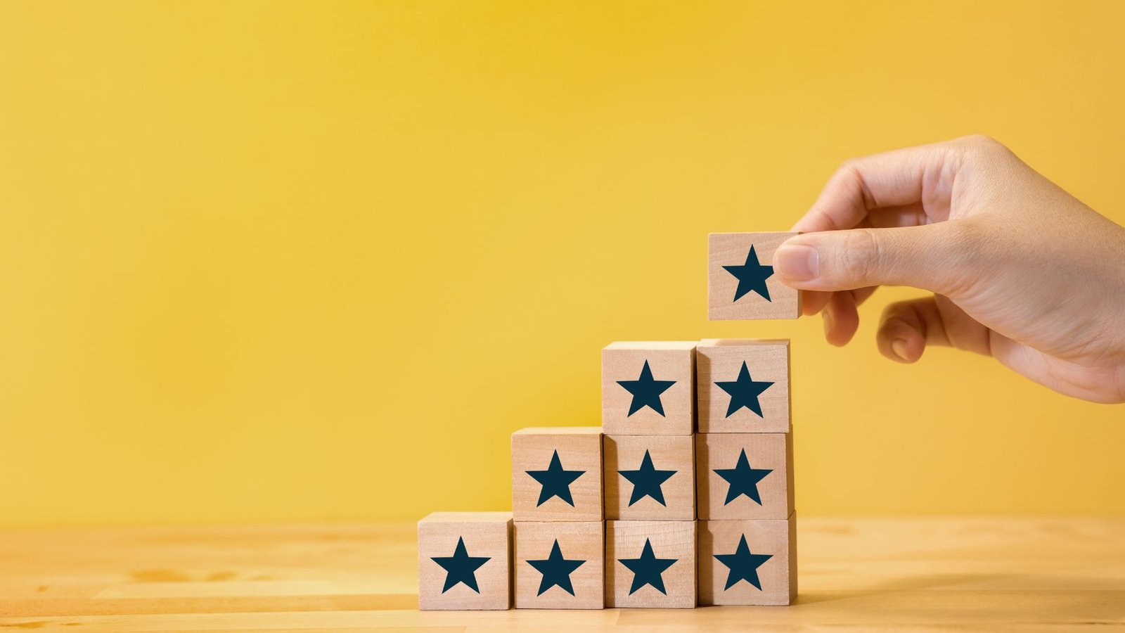 Descubra como proteger a reputação do seu restaurante contra avaliações falsas e melhorar sua imagem online com estratégias eficazes.