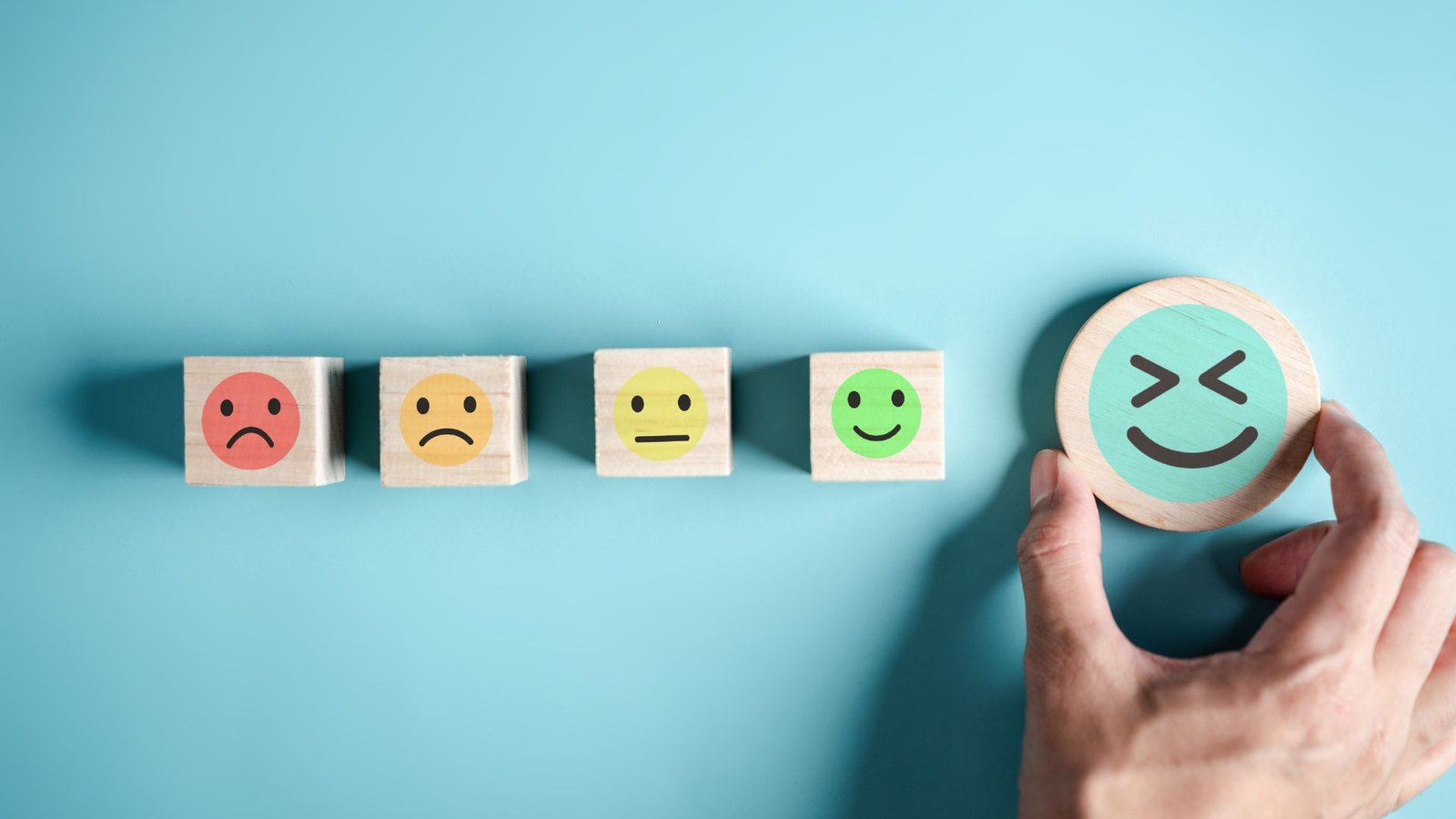 Descubra como equilibrar avaliações frequentes e de qualidade para impulsionar o sucesso do seu restaurante e atrair mais clientes.